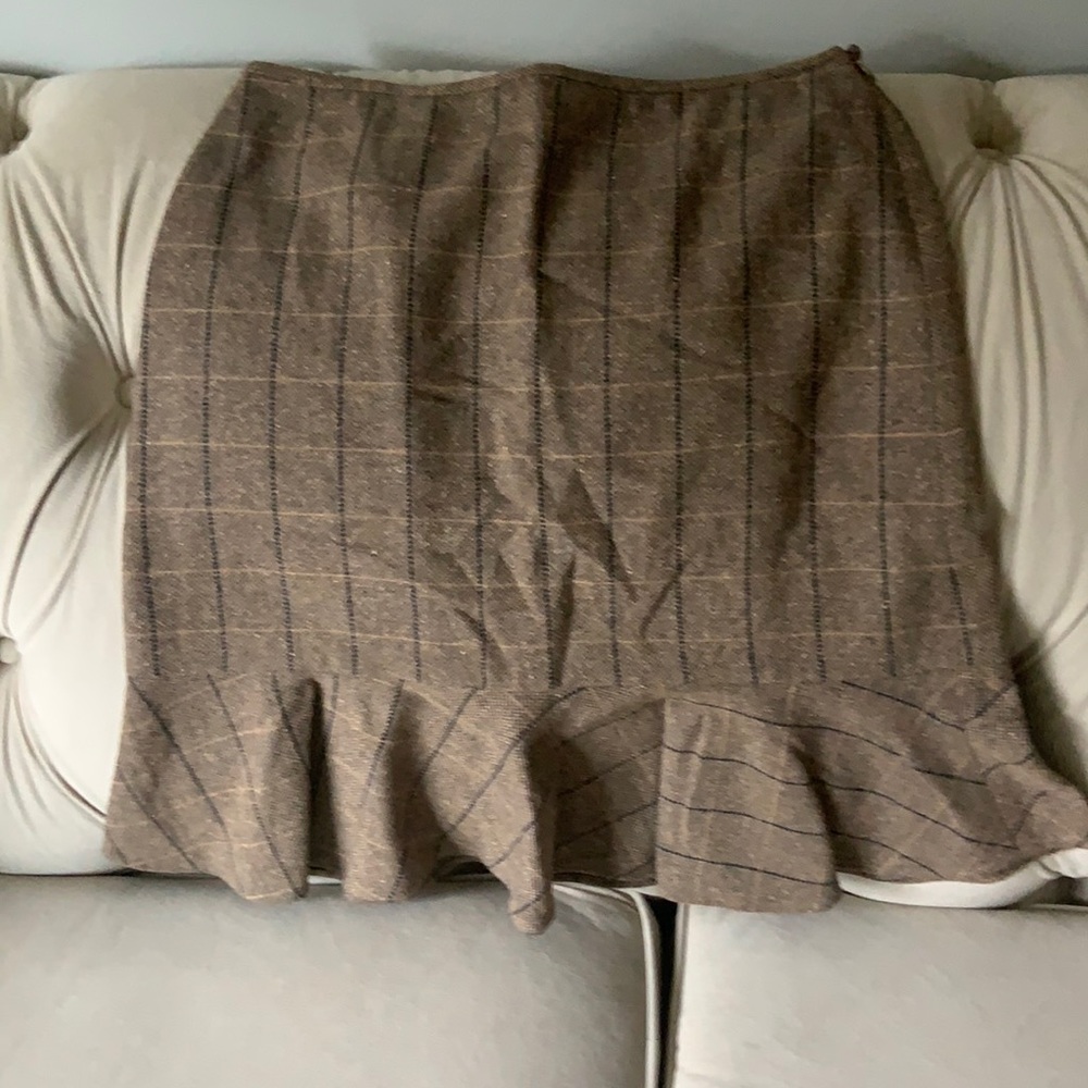 Brown Ann Taylor Loft skirt with cute bottom ruffle.